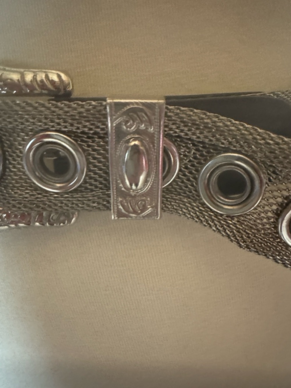 Vintage Express mesh metal belt with rivet belt holes and ornate buckle Medium - Picture 10 of 12